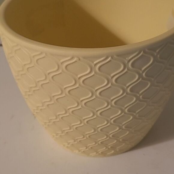 Honeycomb Textured Pot - Picture 1 of 6